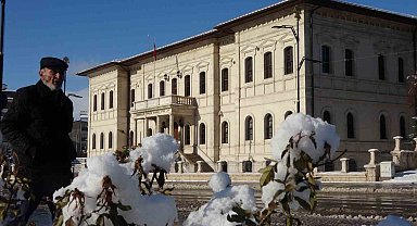 Tarkan'ın 946 milyonluk eğitim bağışı iddiaları yalanlandı