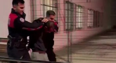 Tartıştığı arkadaşını tabancayla vurdu