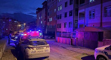 Tartıştığı erkek arkadaşını banyoda bıçaklayarak öldürdü