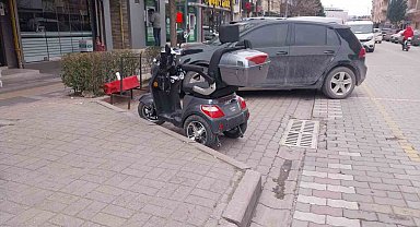 Tavşanlı'da 3 tekerlekli elektrikli motosiklet devrildi: 1 yaralı