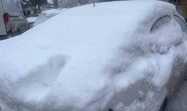 Tavşanlı'da şehir içi ve yüksek kesimler beyaza büründü