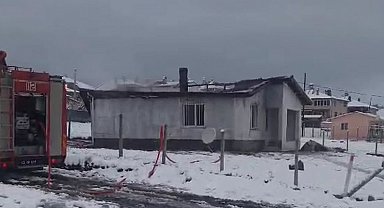 Tavşanlı'deki ev yangını maddi hasarla atlatıldı