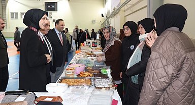 Tercan'da Gazze'ye destek için hayır çarşısı düzenlendi