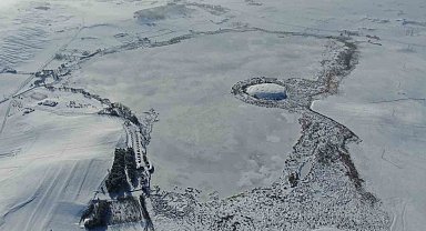 Termometreler eksi 21'i gösterdi, Hafik Gölü tamamen dondu