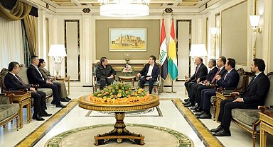 Terör örgütü SDG elebaşı Mazlum Abdi, ABD'li Özel Temsilci Barrack ve IKBY Başkanı Barzani ile görüştü