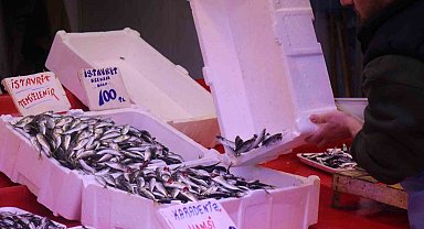 Tezgahlar istavritle doldu: Fiyatlar dibi gördü