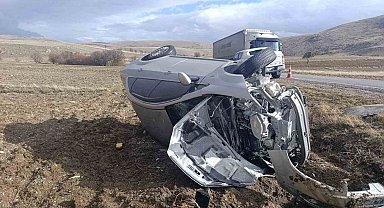 Tırla çarpışan otomobilde 5 kişi yaralandı