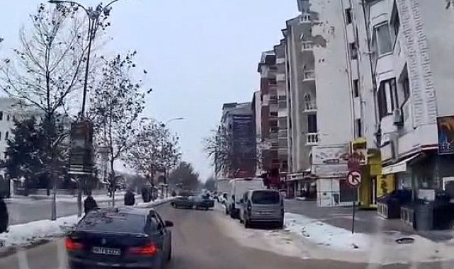 Tofaş otomobiliyle drift attı, trafiği tehlikeye soktu