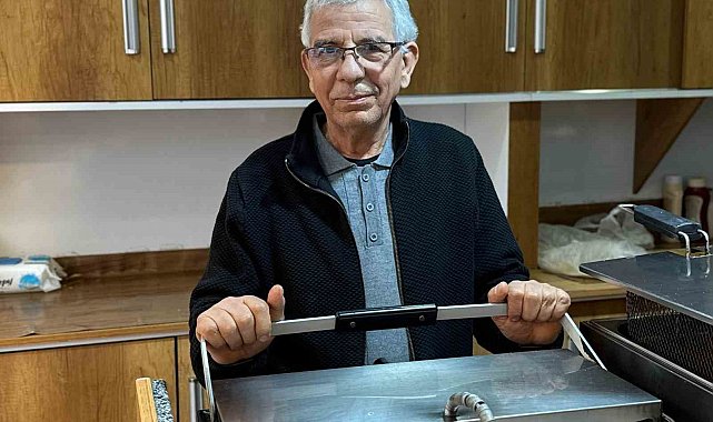 Tostçu Mehmet, Mansur Yavaş'a benzerliği ile dikkat çekiyor