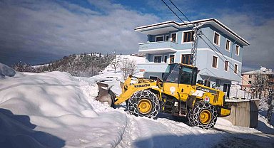 Trabzon'da karla mücadele çalışmaları sürüyor