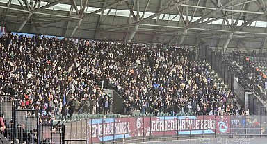 Trabzonspor taraftarı, Kocaeli'de takımını yalnız bırakmadı