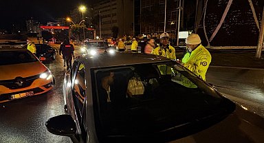 Trafik uygulamasında alkollü çıktı, gazeteciye saldırdı