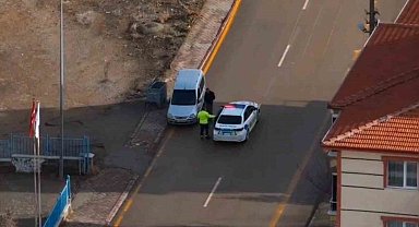 Trafik uygulamasından kaçtı, havadan yapılan sıcak takiple yakalandı: Sürücüye ceza yağdı