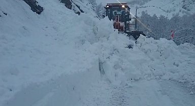 Tunceli-Ovacık yolunda çığ: Ulaşım kısa sürede yeniden sağlandı