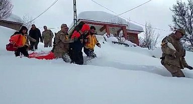 Tunceli'de ekipler 1 kilometre yürüdü, hasta hastaneye ulaştırıldı