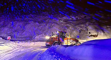 Tunceli'de karla mücadele gece-gündüz sürüyor