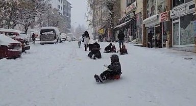 Tunceli'de yılbaşı tatilinin tadını çocuklar çıkarıyor