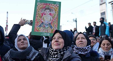 TÜRGEV, yılın ilk gününde Galata Köprüsü'nde Filistin için saf tuttu