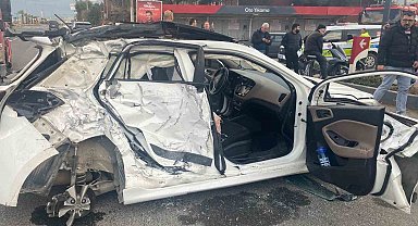 Turgutlu'da yolcu otobüsü ile otomobil çarpıştı: 3 yaralı