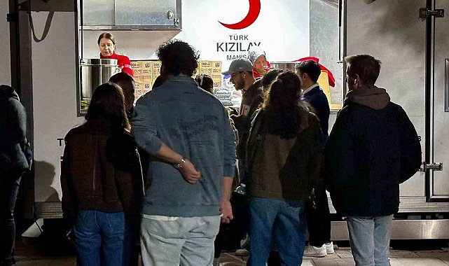 Türk Kızılay Manisa'dan öğrencilere 5 bin kişilik ikramlık