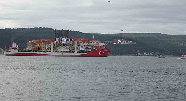 Türk sondaj gemisi Yıldırım Çanakkale Boğazı'ndan geçti