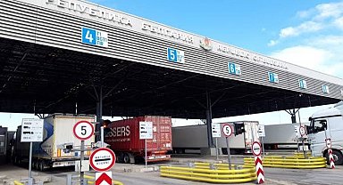 Türk tır şoförlerinden "çorba parası" adı altında rüşvet alan görevlilerin cezası kesinleşti