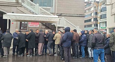 Türkeli'de umre yolcuları dualarla uğurlandı