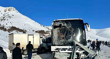 Tutak'ta trafik kazası çok sayıda yaralı var
