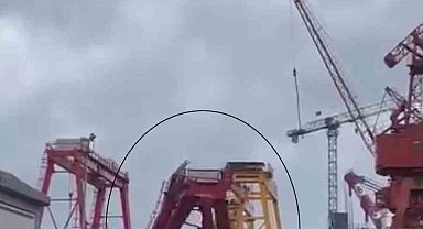 Tuzla'da kule vinç rüzgarın etkisiyle devrildi