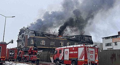 Tuzla'daki çakmak fabrikasında çıkan yangın kontrol altına alındı