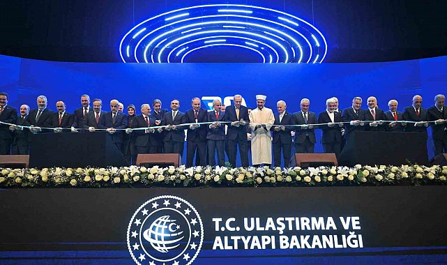 Ulaştırma ve Altyapı Bakanı Uraloğlu: "2002'de 6 bin 101 kilometre olan bölünmüş yol ağımızı bugün 30 bin kilometreye çıkardık"