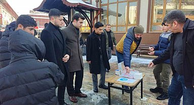 Ülkü Ocakları'ndan şehitler anısına lokum ikramı