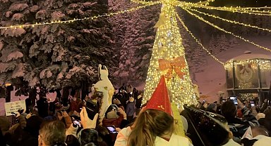 Uludağ'da 2026'ya coşkulu merhaba: Gökyüzü havai fişeklerle aydınlandı