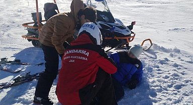Uludağ'da mahsur kalan vatandaşlara JAK timi müdahale etti