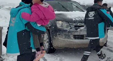 UMKE hasta kurtarmak için karlı yolları aşıyor