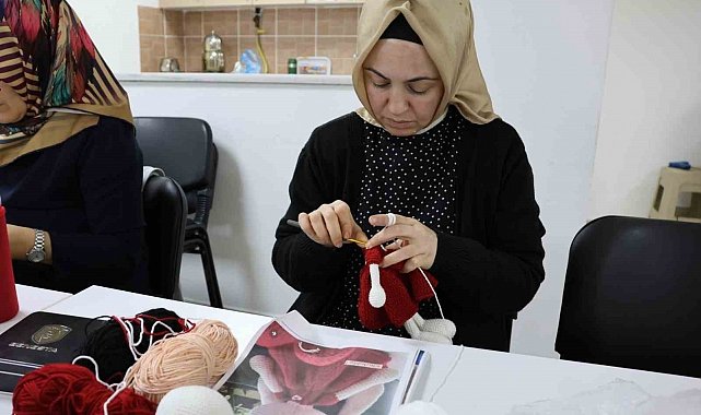 Ümraniye Belediyesi amigurumi eğitimleriyle el sanatlarına destek oluyor
