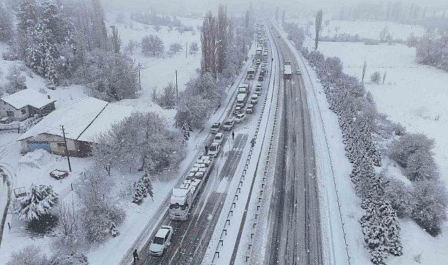 Uşak-Ankara karayolu 3 saat trafiğe kapandı