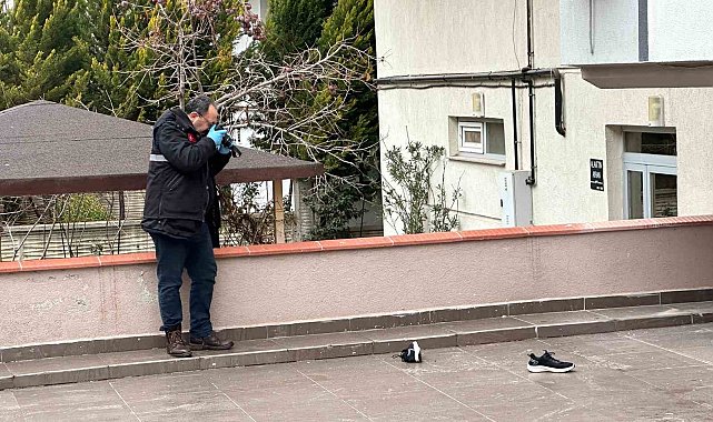 Uşak'ta çatıdan düşen adam hayatını kaybetti