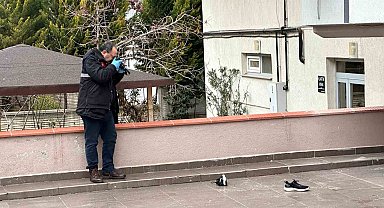 Uşak'ta çatıdan düşen adam hayatını kaybetti