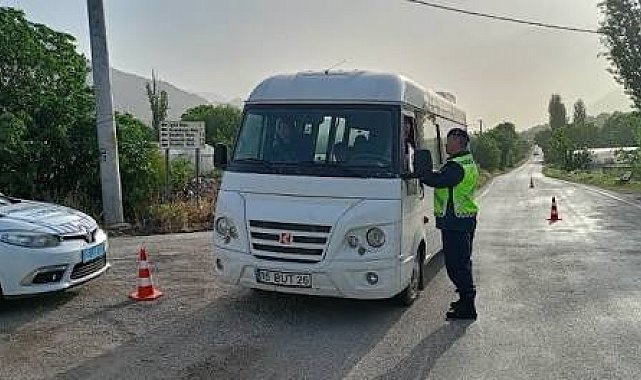 Uşak'ta polis ve jandarmadan okul çevreleri ve servislere sıkı denetim