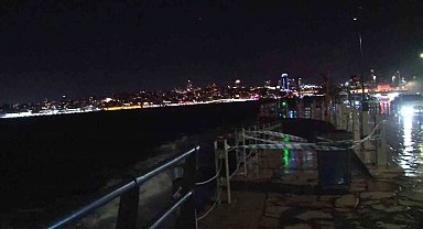 Üsküdar Sahili'nde dev dalgalar oluştu