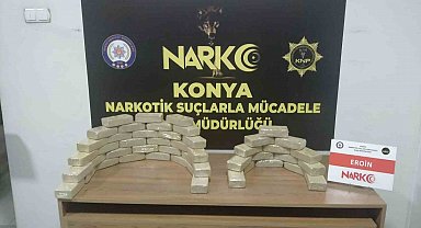 Uyuşturucu kuryesi çıkan ödüllü polise 26, savcıya 6 yıl hapis cezası verildi