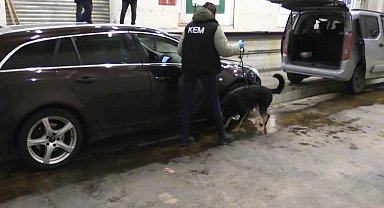 Uyuşturucuyu tampondan egzoza, stepneden tavana gizlemişler