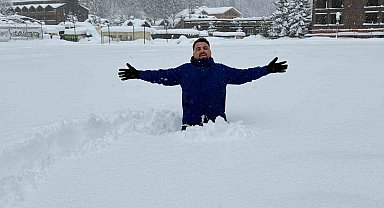 Uzungöl'de kar kalınlığı 1 metreyi aştı