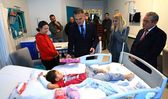 Vali Akbıyık yeni yılı hasta, yaşlı ve görev yapanları ziyaretler ile girdi