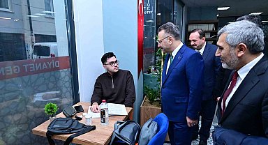 Vali Aksoy, 'Diyanet Aile ve Gençlik Merkezi'nde incelemelerde bulundu