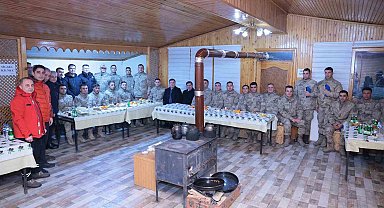 Vali Aydoğdu'dan Jandarma Komando Asayiş Bölüğü'ne yeni yıl ziyareti