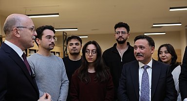 Vali Çiçek, Şehir Hastanesi'ne açılacak Halk Kütüphanesini inceledi