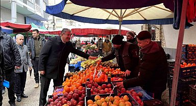 Vali Dr. Erdinç Yılmaz, pazarcı esnafıyla buluştu