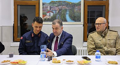 Vali Eldivan'dan emniyet güçlerine moral ziyareti